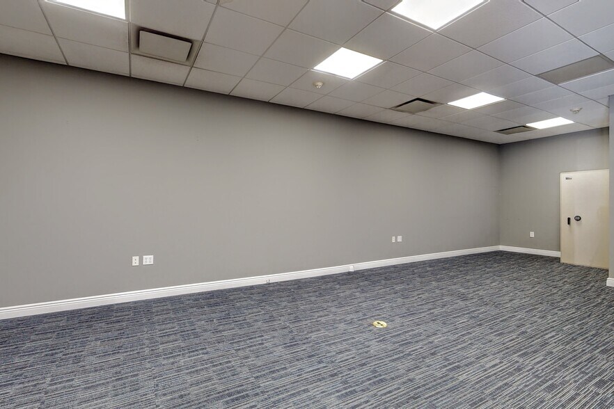 More Photos Of 7 E Central Ave, Pearl River Storefront For Lease