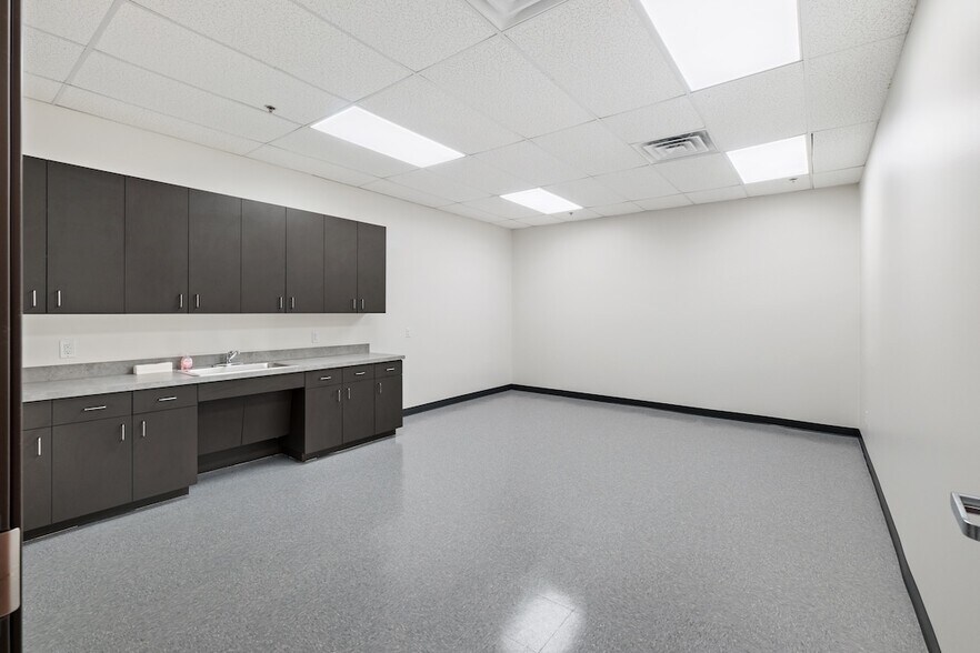 More Photos Of 12317 Technology Blvd, Austin Warehouse For Lease