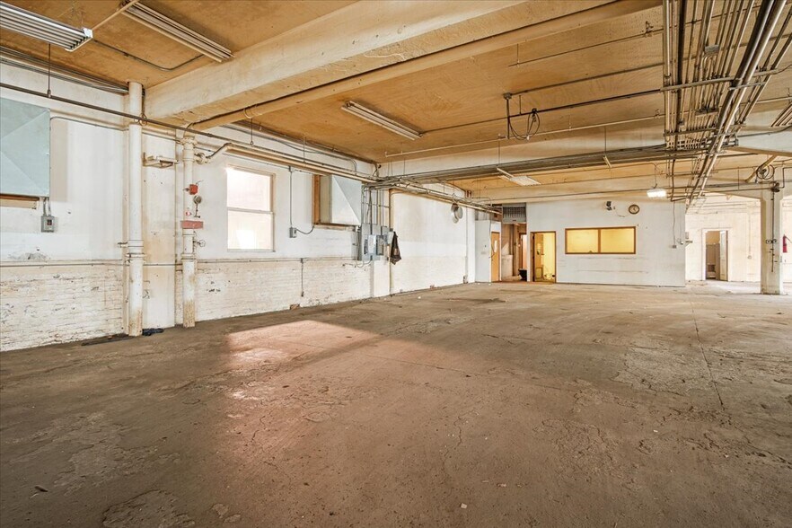 More Photos Of 373 High St, Wilkes Barre Manufacturing For Lease