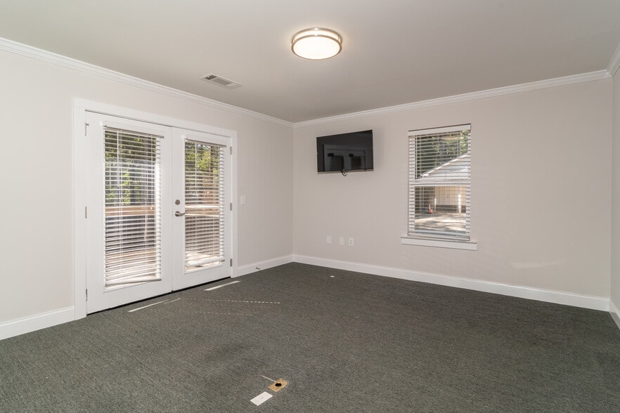 More Photos Of 2627 Holly St, Holly Springs Office Residential For Sale