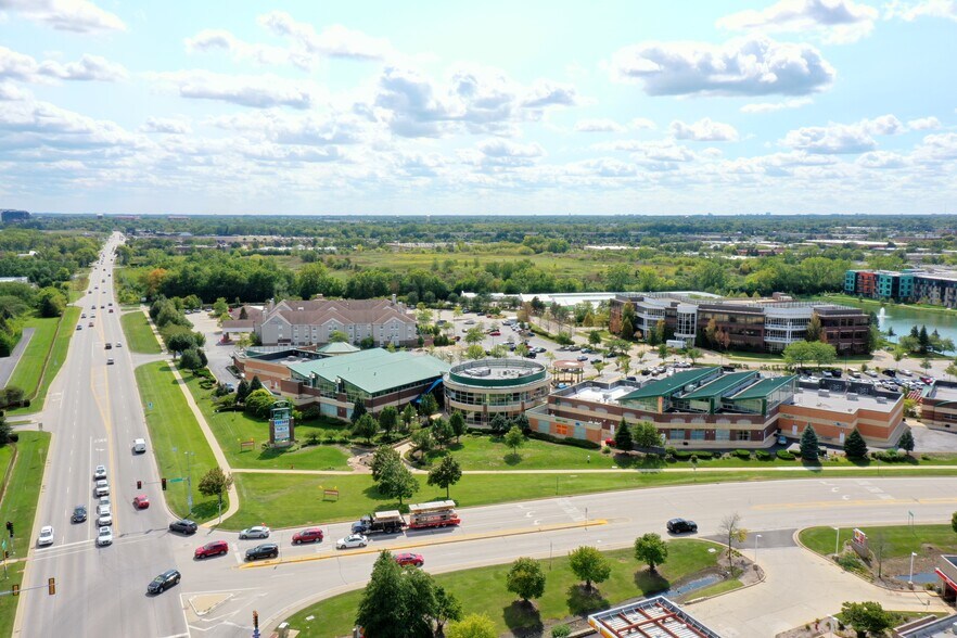 More Photos Of 215-295 Parkway Dr, Lincolnshire Unknown For Lease