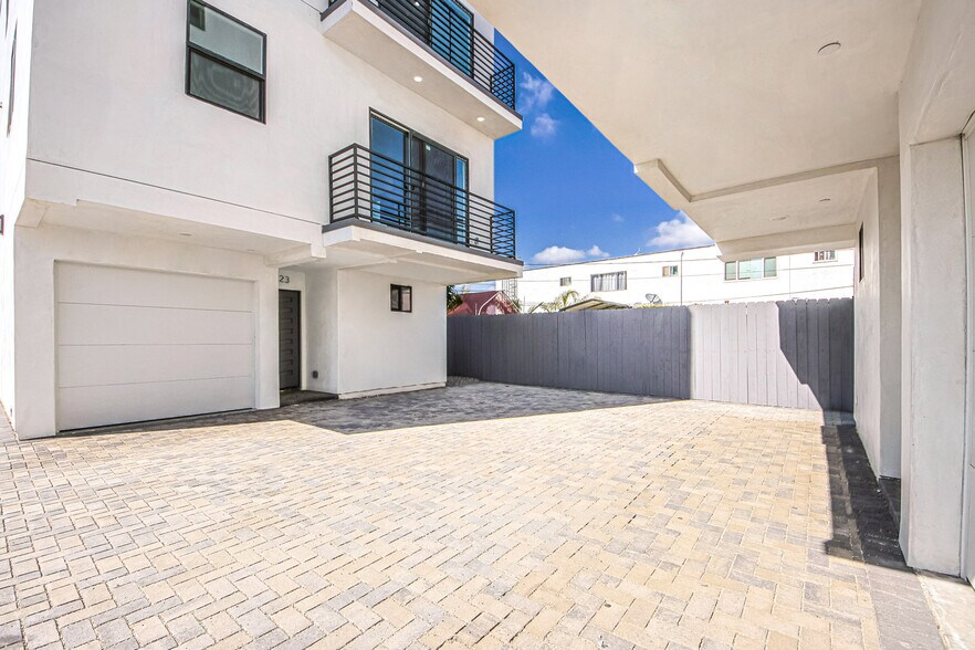 More Photos Of 1923 Carmona Ave, Los Angeles Multifamily For Sale