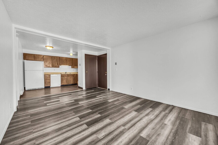 More Photos Of 108 Gardenia Way, Wendover Apartments For Sale