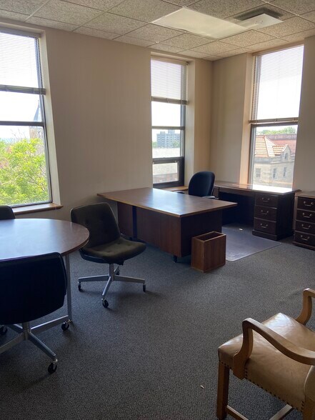 More Photos Of 235 E High St, Jefferson City Office For Lease