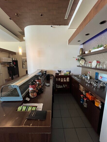 More Photos Of 1133 Boul Armand-Frappier, Ste-Julie Storefront For Lease