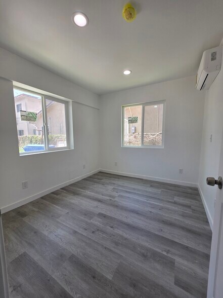 More Photos Of 635 W 51st St, Los Angeles Multifamily For Sale