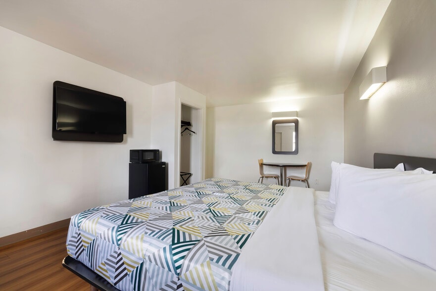 More Photos Of 220 I-10, Beaumont Hotel For Sale