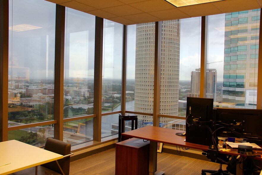 More Photos Of 100 N Tampa St, Tampa Office For Lease