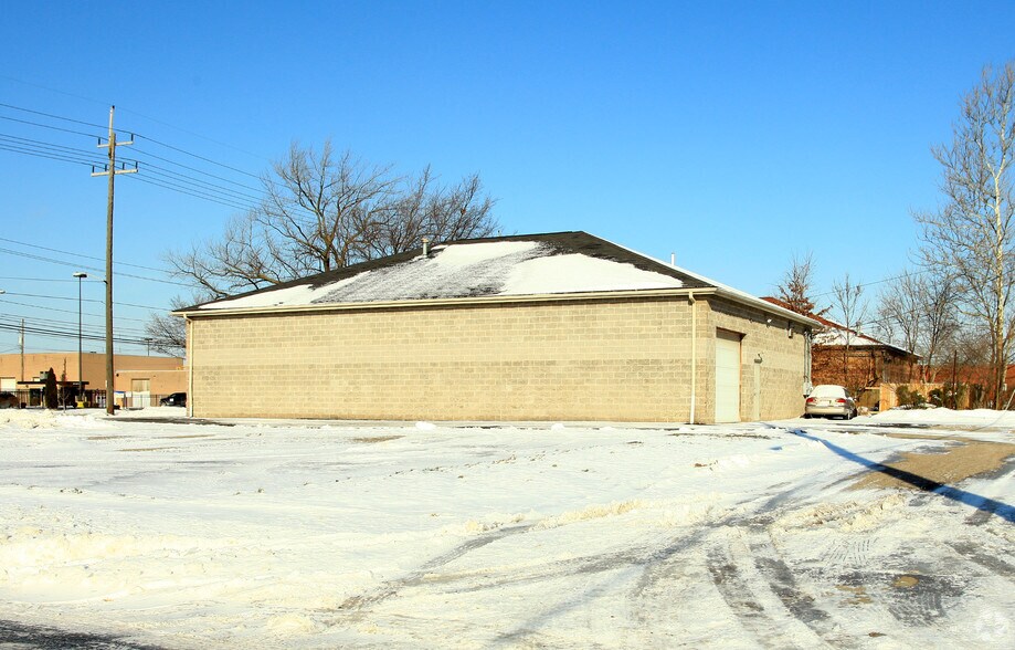 More Photos Of 225 Northfield Rd, Bedford Industrial For Sale