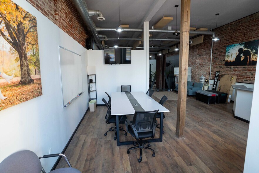 More Photos Of 410 Court St, Vienna Storefront Retail Residential For Sale