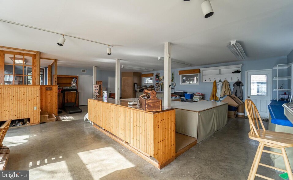 More Photos Of 405 Winchester Creek Rd, Grasonville Warehouse For Lease