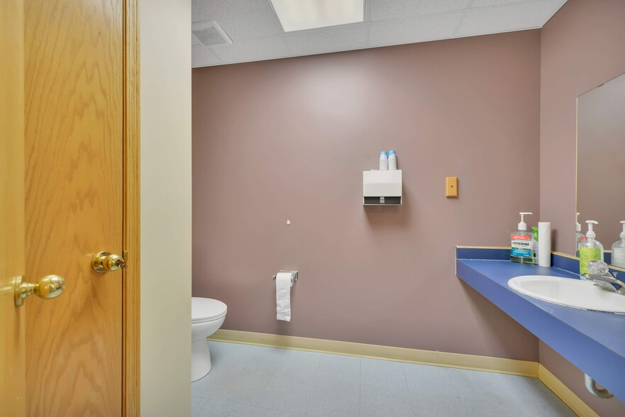 More Photos Of 5116 52 St, Red Deer Storefront Retail Office For Sale