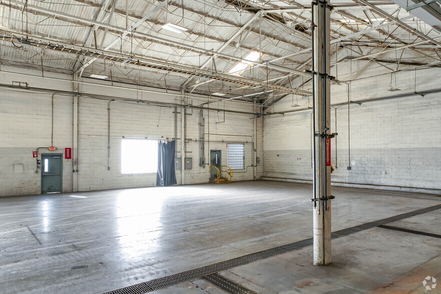 More Photos Of 1729 Pennsylvania Ave, Monaca Manufacturing For Lease