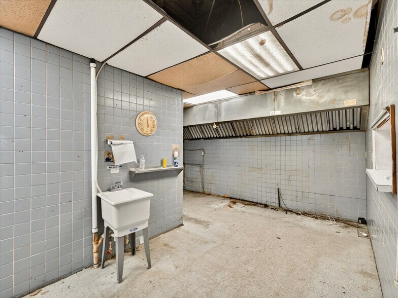 More Photos Of 9 S Main St, Manchester Storefront Retail Residential For Sale