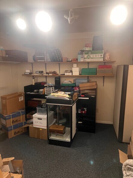 More Photos Of 207-209 N Sale St, Ellettsville Storefront For Sale