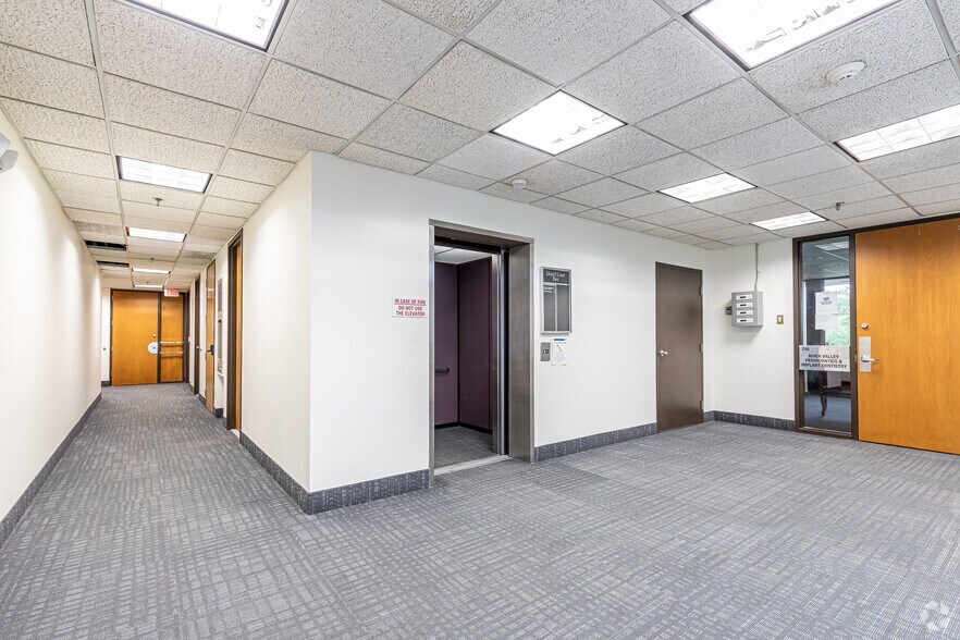 More Photos Of 2 Shaws Cv, New London Medical For Lease