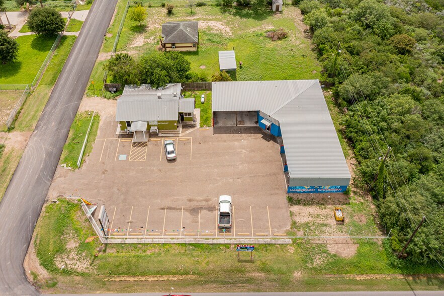 More Photos Of 1606 La Fuente Dr, Penitas Auto Dealership For Sale