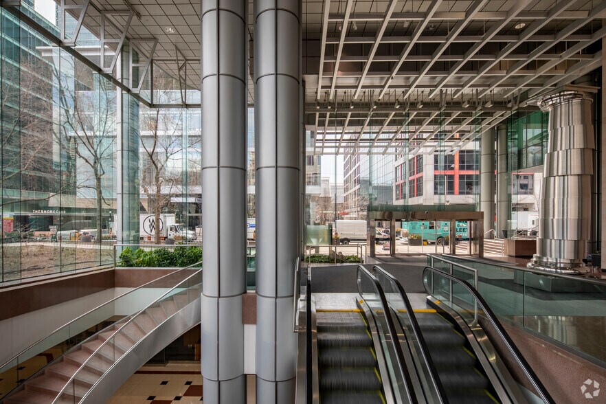 More Photos Of 200 Wellington St W, Toronto Office For Lease