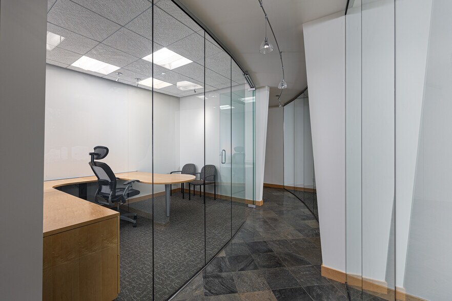 More Photos Of 7390 Creek Rd, Sandy Office For Lease
