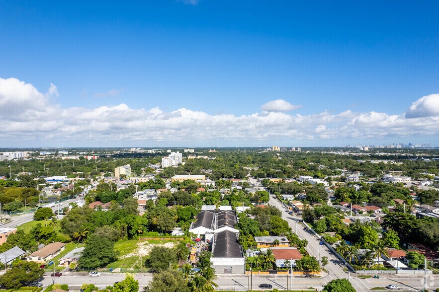 More Photos Of 123 NW 51st St, Miami Showroom For Lease