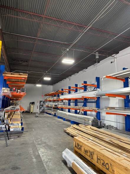 More Photos Of 2106-2110 E Richmond Ave, Fort Worth Distribution For Lease