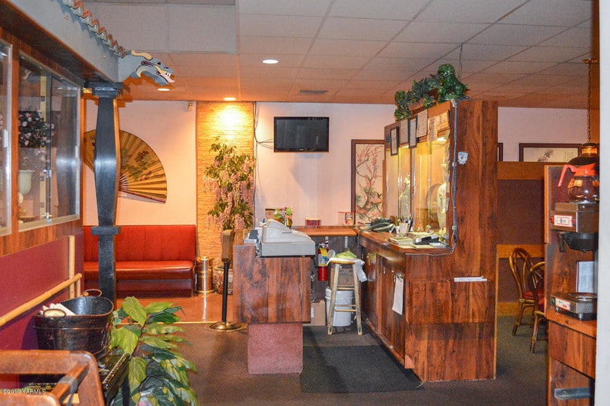 More Photos Of 9 S 1st St, Yakima Restaurant For Sale