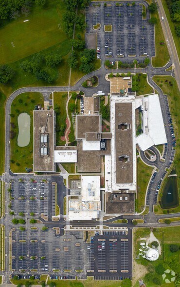 More Photos Of 3333 Green Bay Rd, North Chicago Office For Lease