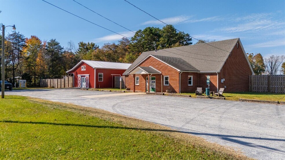 More Photos Of 273 Riverbend Rd, Altavista Showroom For Sale