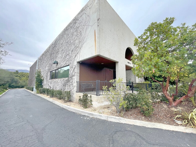 More Photos Of 6383 Rose Ln, Carpinteria Warehouse For Lease