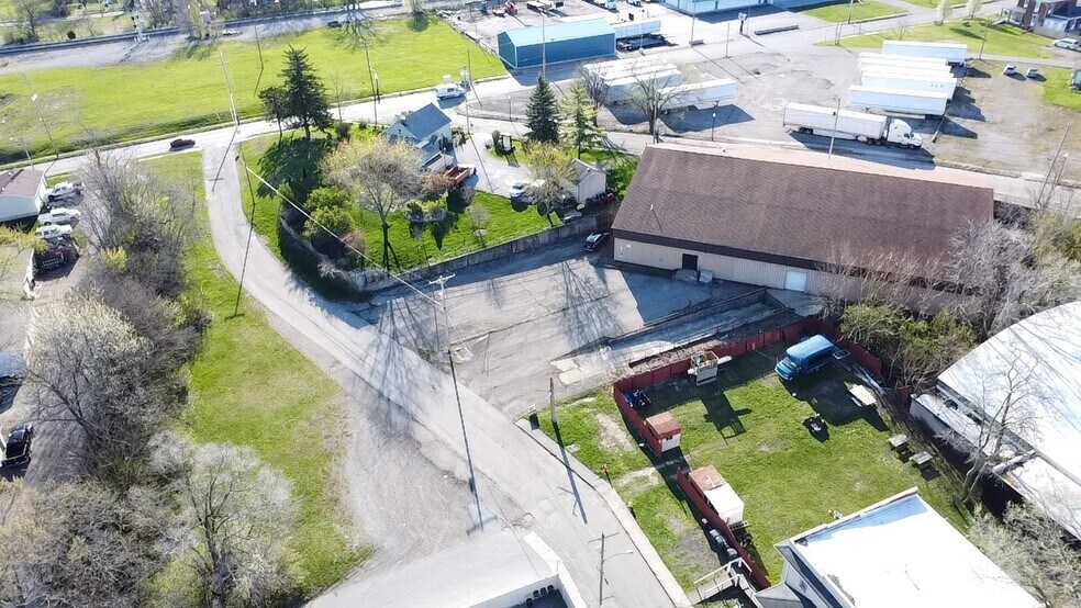 More Photos Of 165 E Circular St, Lima Warehouse For Lease