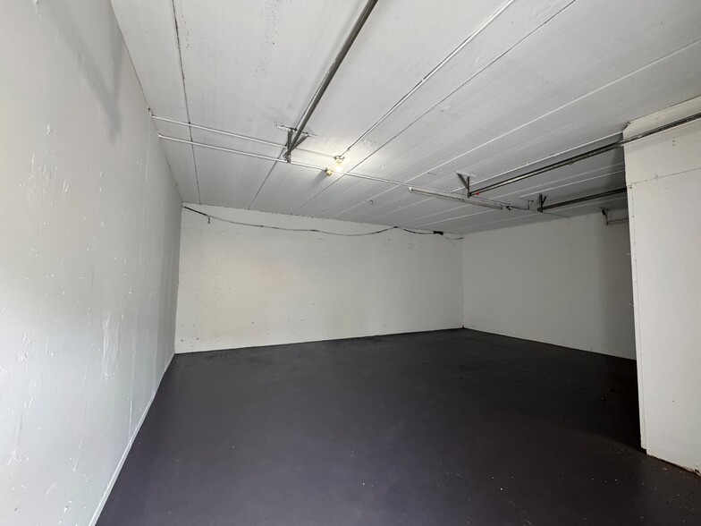 More Photos Of 7535 Enterprise Dr, Riviera Beach Light Distribution For Lease