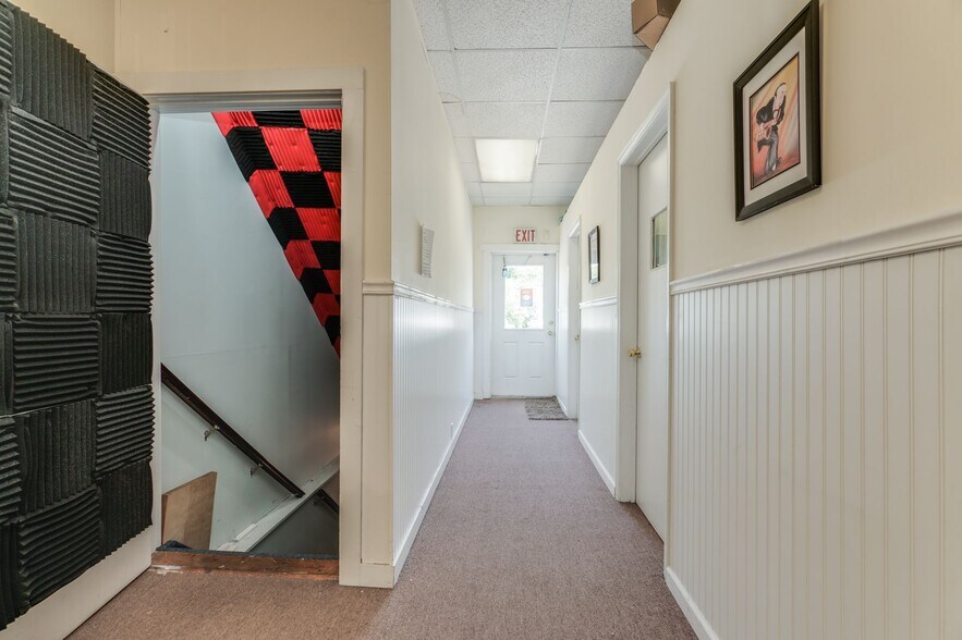 More Photos Of 377 Main St, Center Moriches Storefront Retail Office For Sale