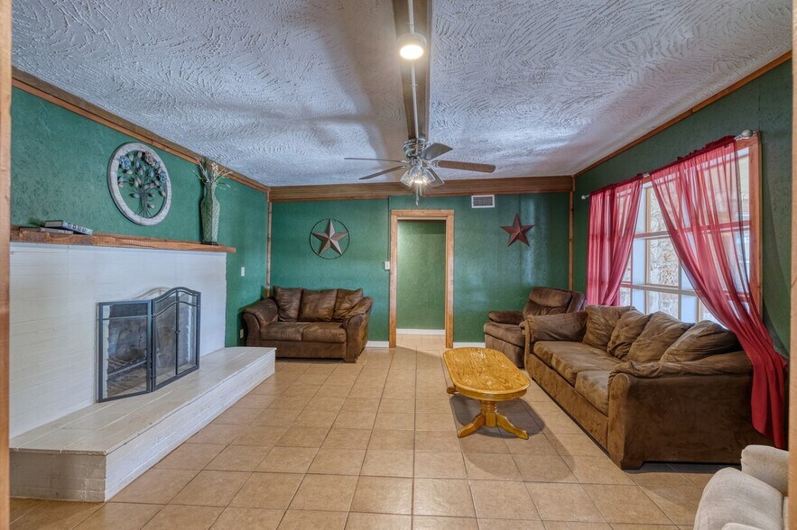 More Photos Of 49 Encino Dr, Concan Convenience Store For Sale
