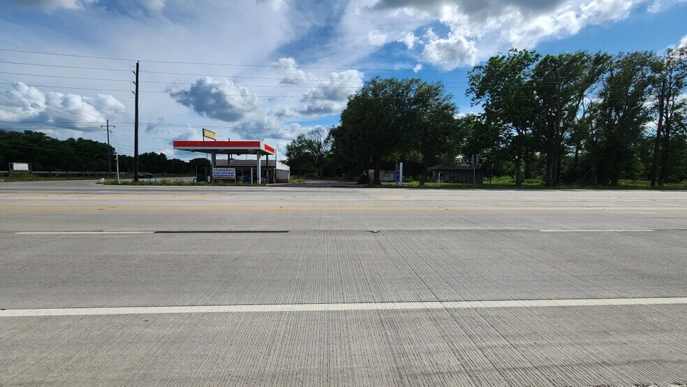 More Photos Of 15518 Highway 36, Needville Service Station For Lease
