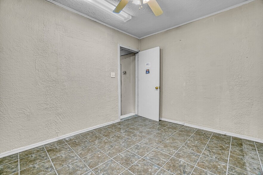 More Photos Of 1222 NW Cache Rd, Lawton Office For Sale