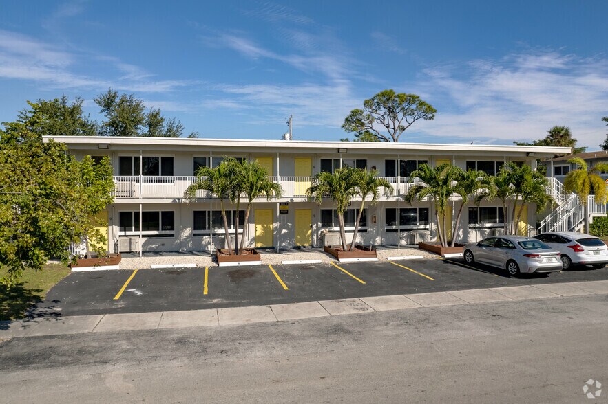 More Photos Of 2781 SW 2nd St, Fort Lauderdale Apartments For Sale