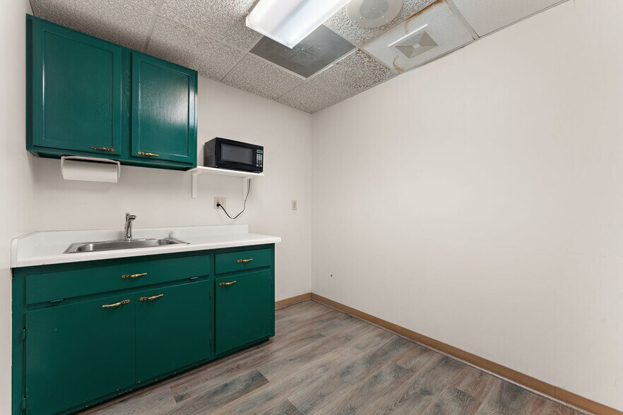 More Photos Of 6675 Broadway, Merrillville Auto Repair For Lease