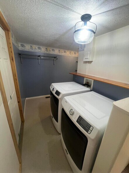 More Photos Of 380 S Main St, De Graff Light Manufacturing For Sale