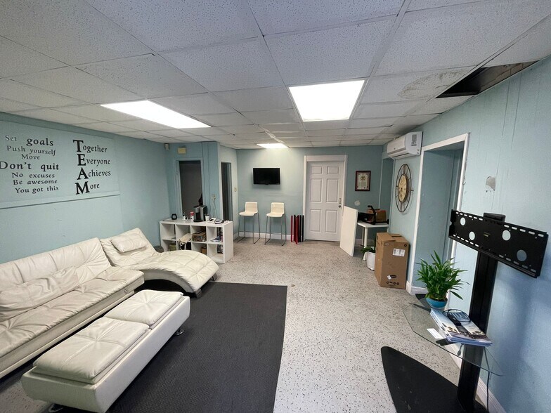 More Photos Of 1341 NW 20th St, Miami Freestanding For Lease