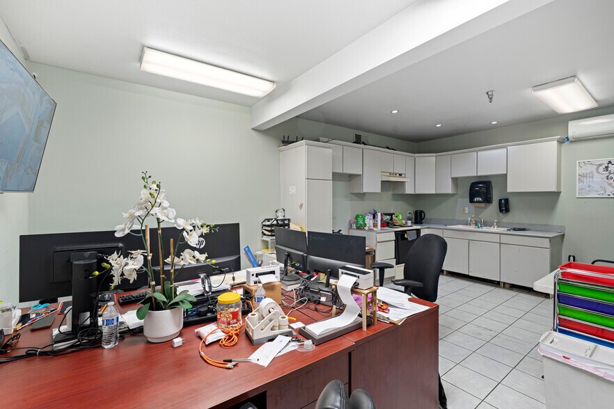 More Photos Of 1920 S Augusta Ct, Ontario Warehouse For Lease