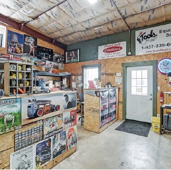 More Photos Of 3245 Piqua Troy Rd, Troy Light Distribution For Sale