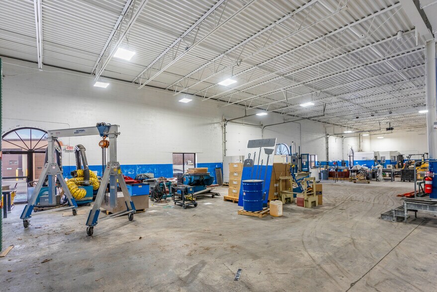 More Photos Of 34 Patria Rd, South Windsor Flex For Lease