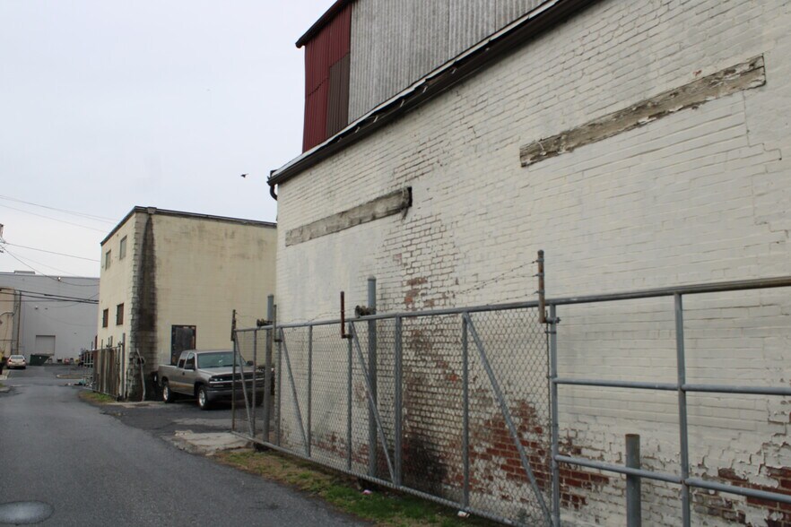 More Photos Of 1104-1106 N Herr St, Harrisburg Warehouse For Lease