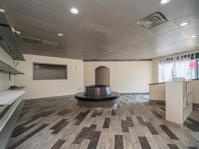 More Photos Of 916 Hempstead Dr, Cincinnati General Retail For Lease