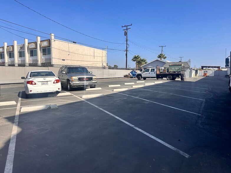 More Photos Of 3117 E South St, Long Beach Manufacturing For Lease