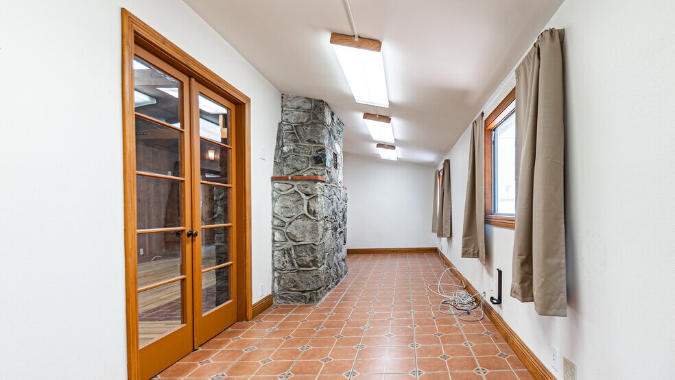 More Photos Of 635 Veile Ave, Beaumont Office For Lease