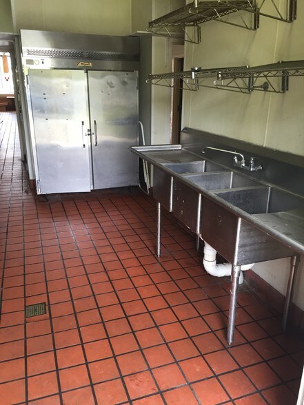 More Photos Of 1110 E Cherry St, Jesup Restaurant For Sale