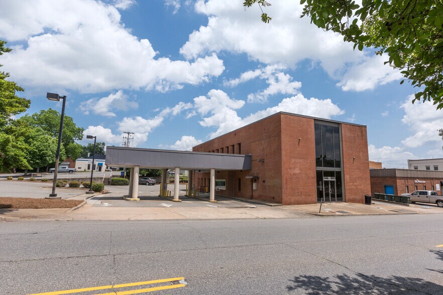 Primary Photo Of 125 S Battleground Ave, Kings Mountain Bank For Sale