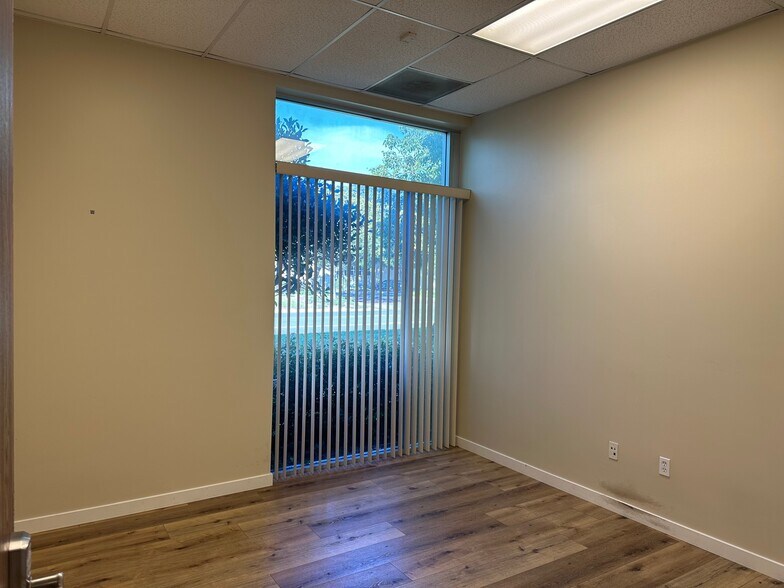More Photos Of 1710 Ives Ave, Oxnard Warehouse For Lease
