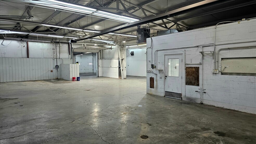 More Photos Of 1120 Old State Route 74, Batavia Auto Repair For Lease